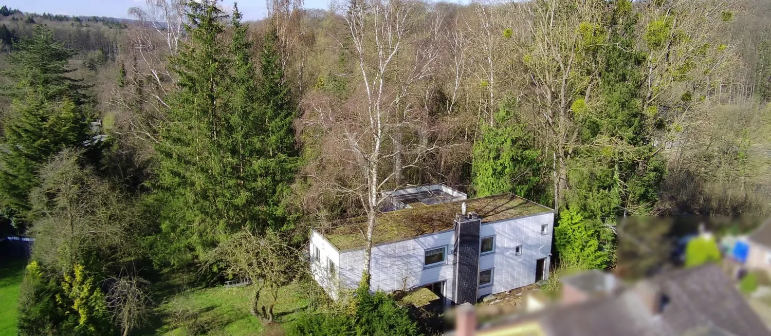 sanierungsbedürftiges, besonderes Architektenhaus mit Einliegerwohnung, in guter Lage zu Hannover