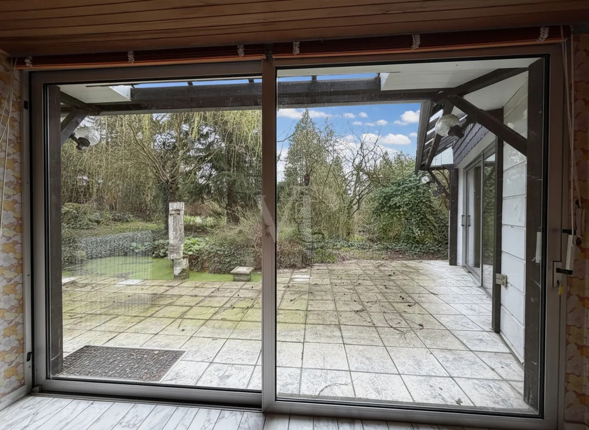 besonderes Architektenhaus mit Einliegerwohnung, sanierungsbedürftig aber in guter Lage zu Hannover
