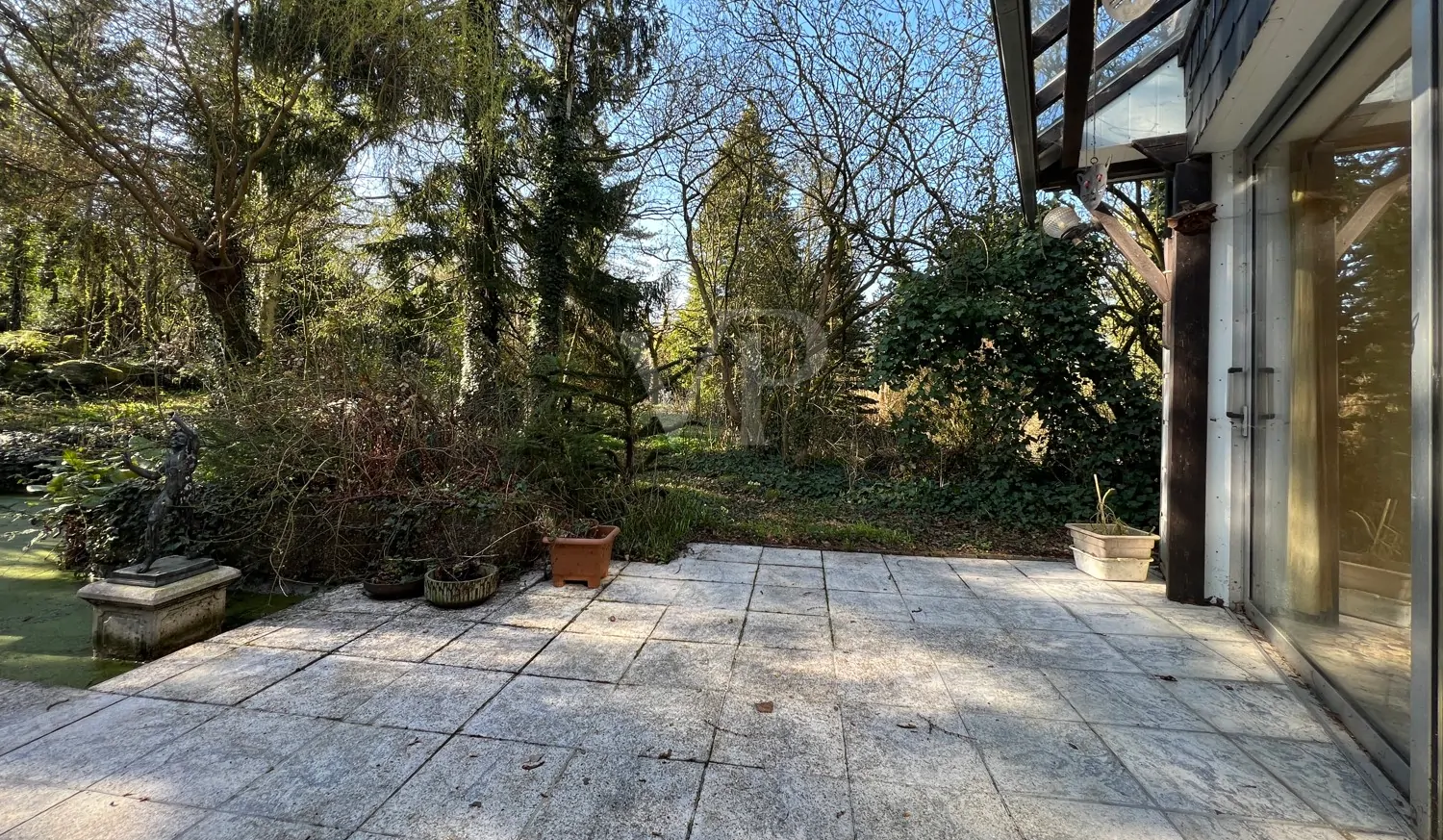 sanierungsbedürftiges, besonderes Architektenhaus mit Einliegerwohnung, in guter Lage zu Hannover