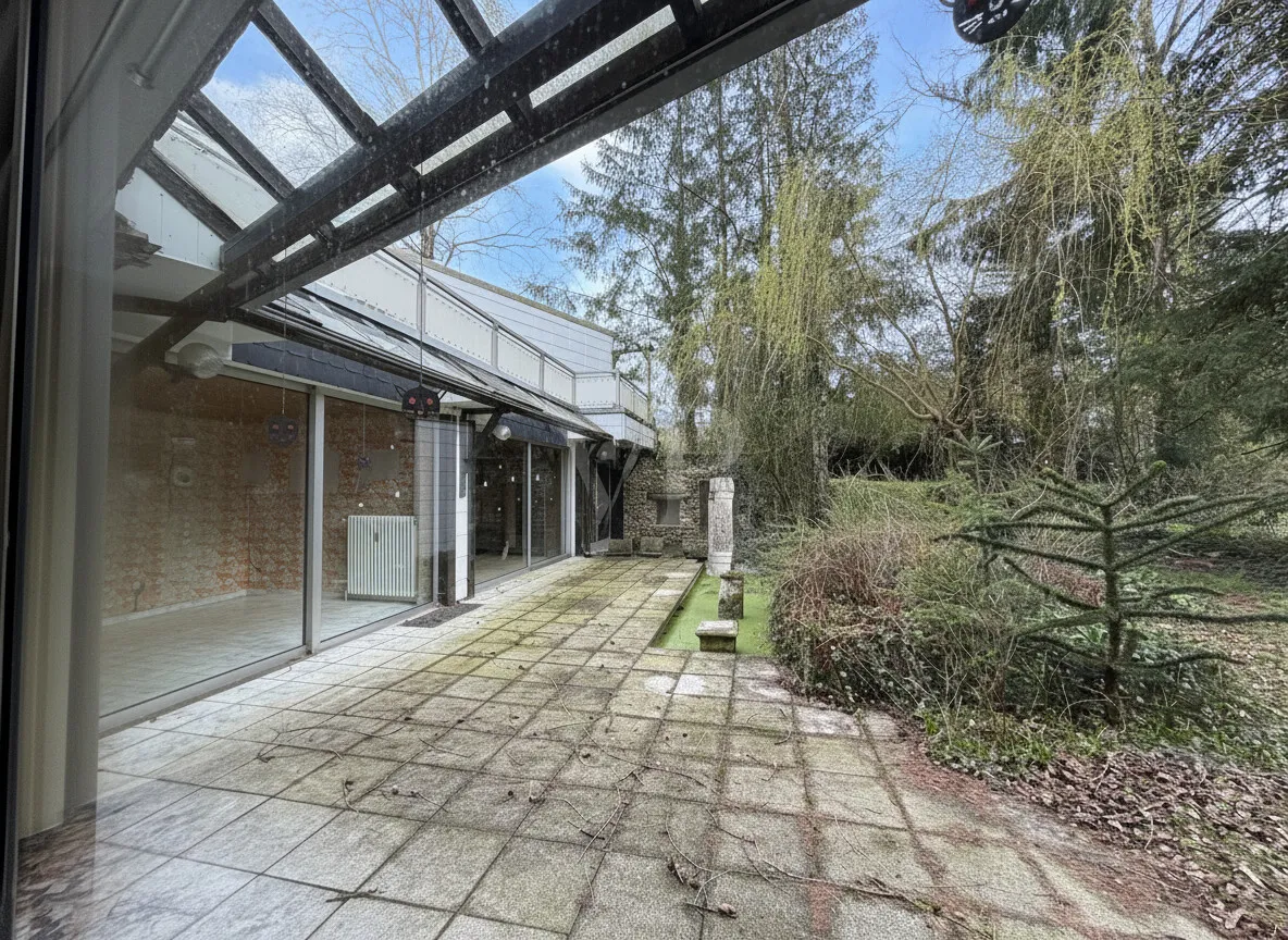 besonderes Architektenhaus mit Einliegerwohnung, sanierungsbedürftig aber in guter Lage zu Hannover