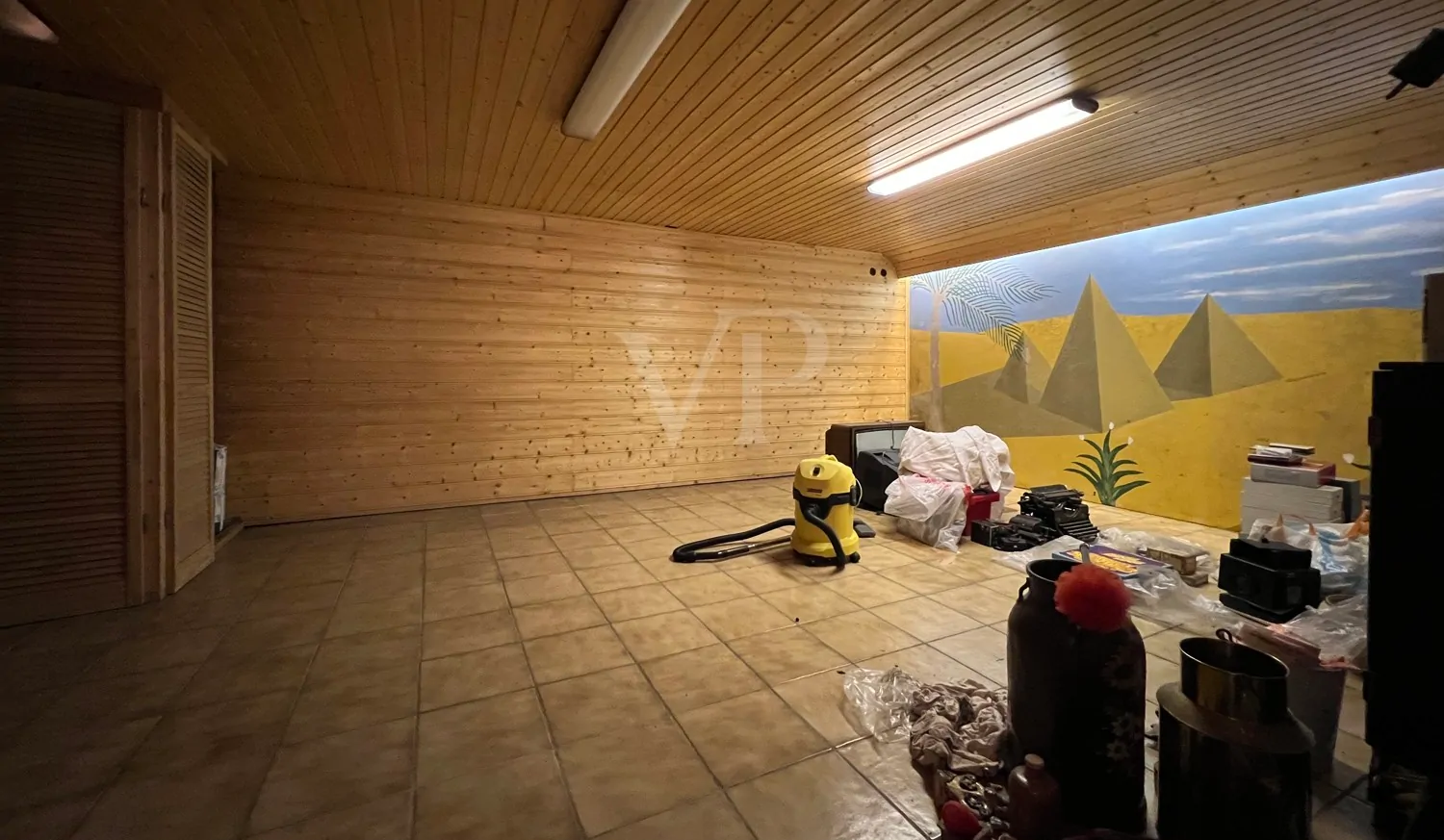 sanierungsbedürftiges, besonderes Architektenhaus mit Einliegerwohnung, in guter Lage zu Hannover