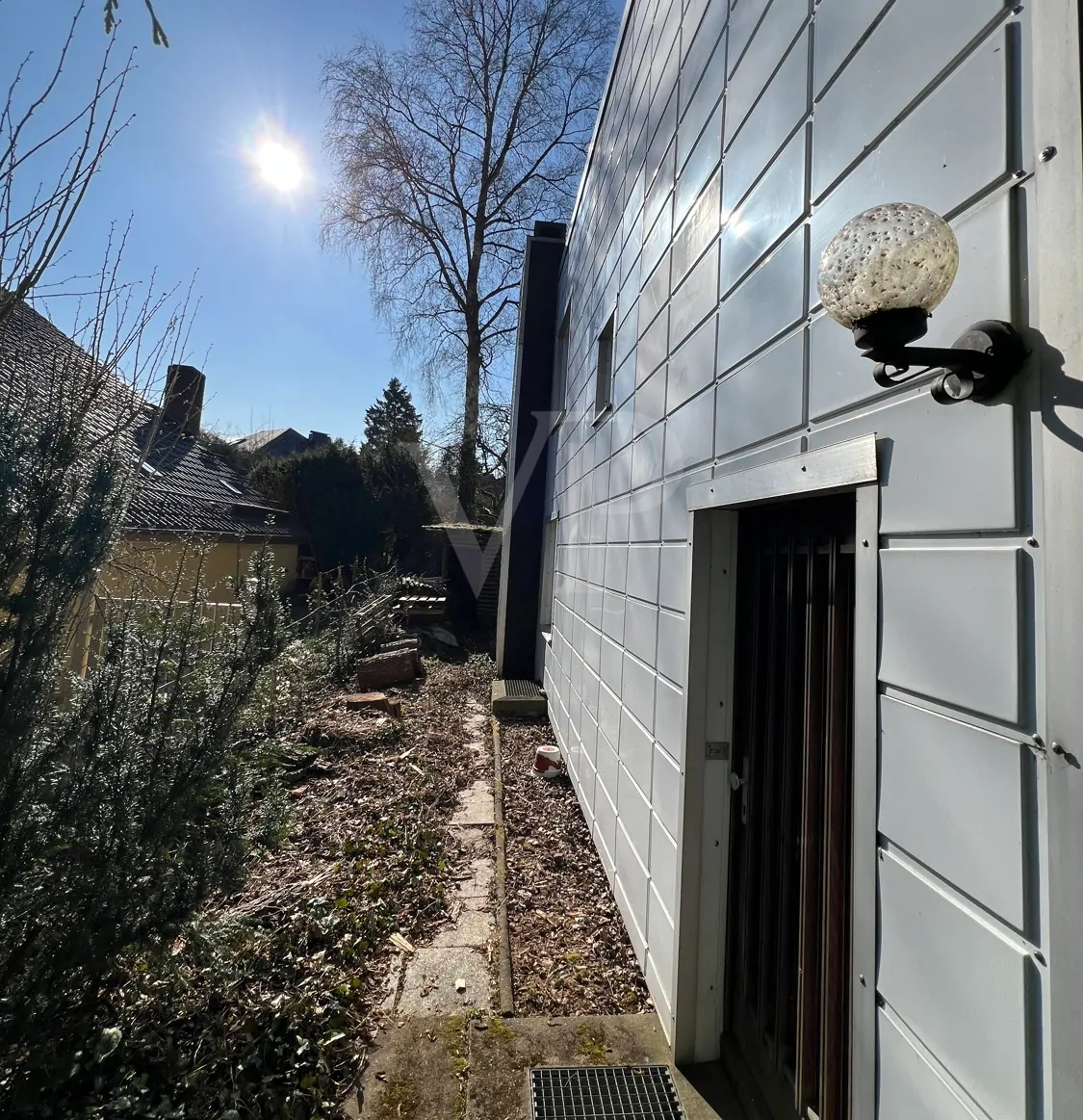 sanierungsbedürftiges, besonderes Architektenhaus mit Einliegerwohnung, in guter Lage zu Hannover