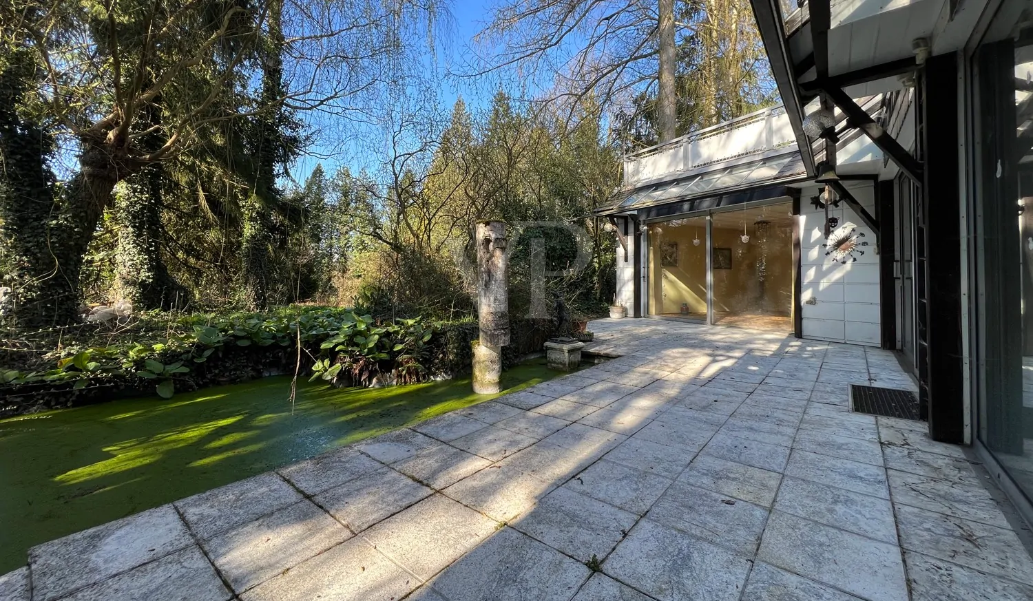 sanierungsbedürftiges, besonderes Architektenhaus mit Einliegerwohnung, in guter Lage zu Hannover