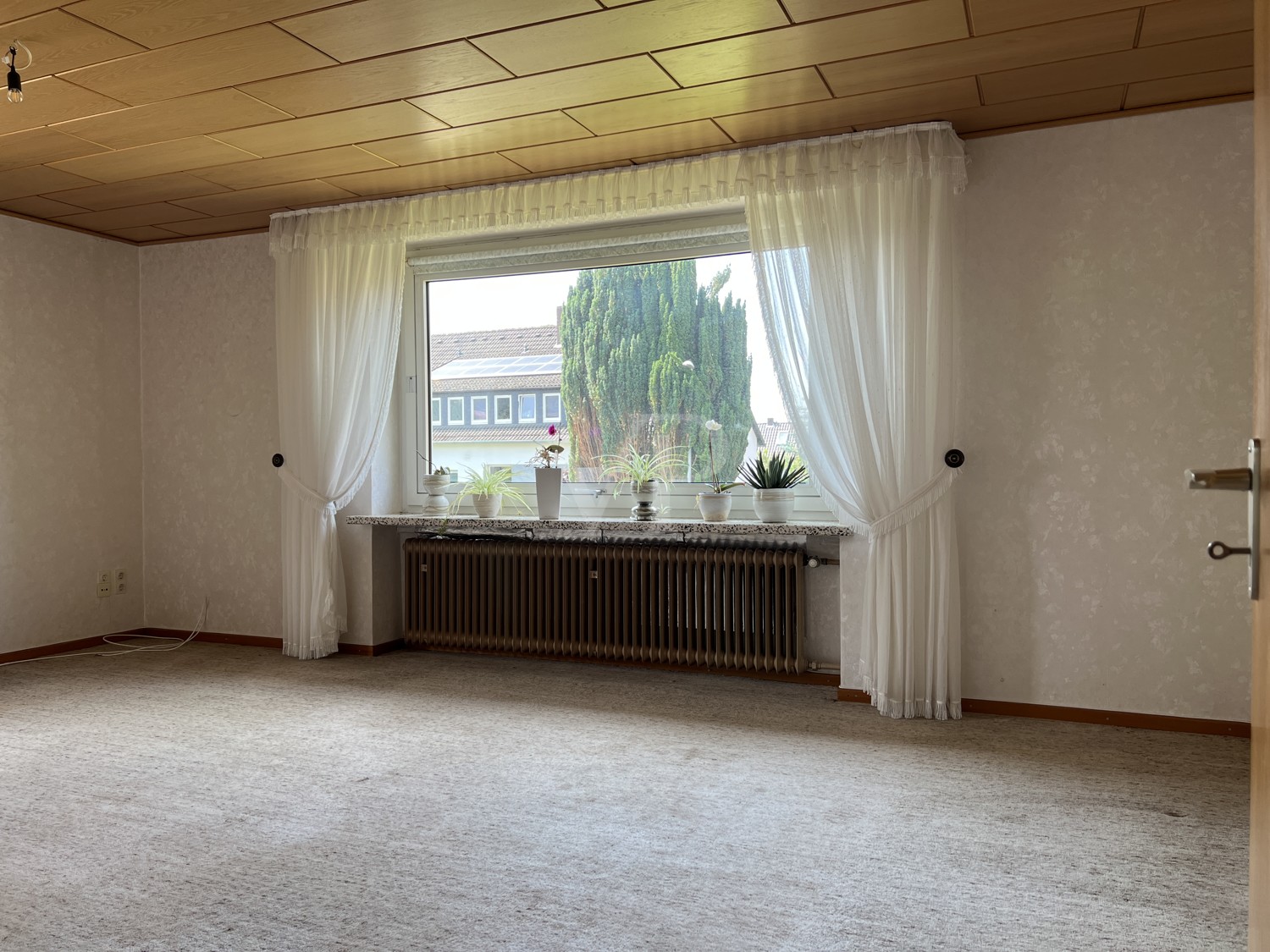 Einfamilienhaus mit großzügigem, weitläufigem Grundstück