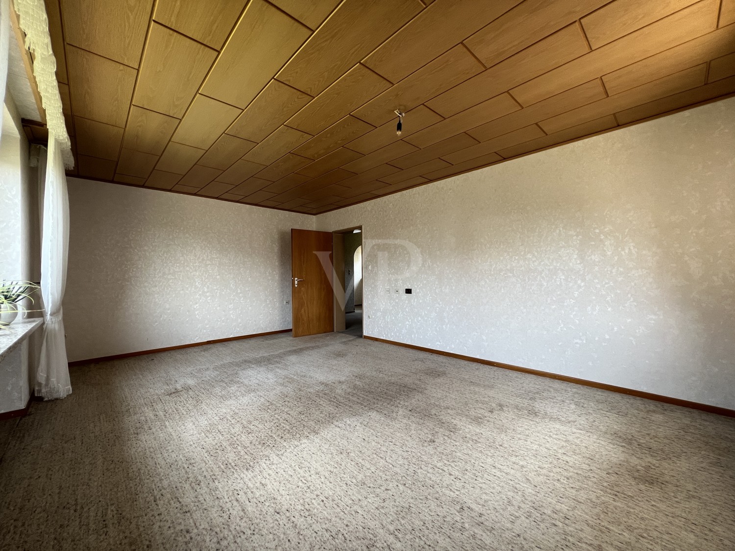 Einfamilienhaus mit großzügigem, weitläufigem Grundstück