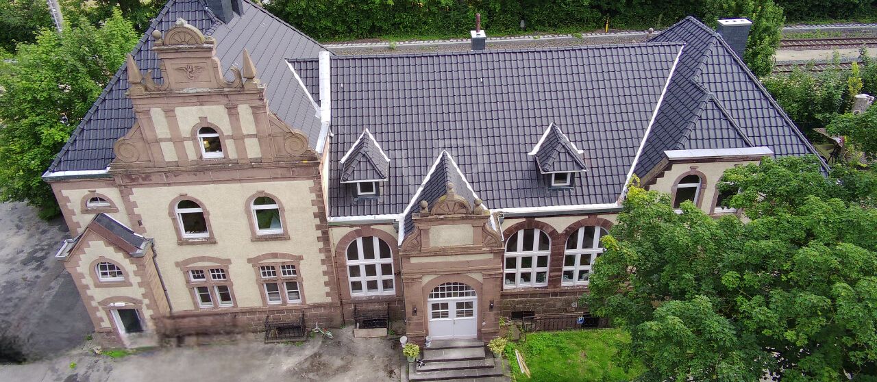 Straßenansicht_Haupteingang