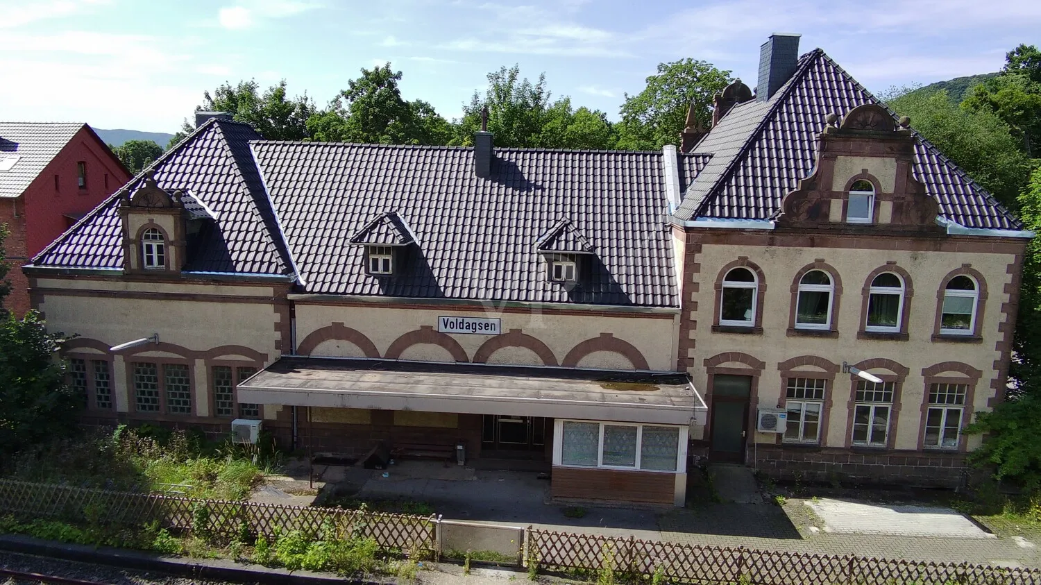 Schienenseite Bahnhof