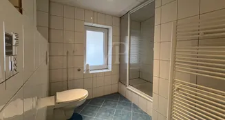 von_poll_real_estate_property_25241020_image_25