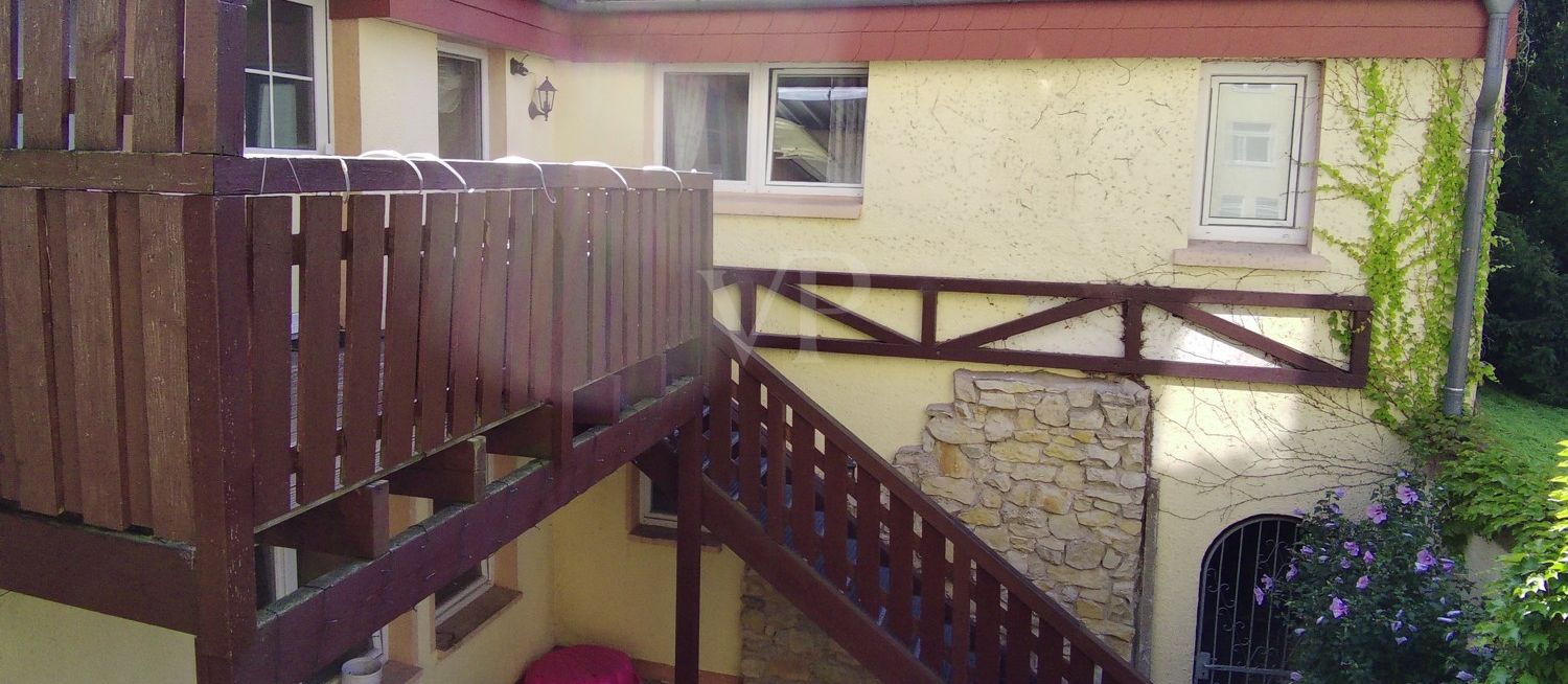 Hinterhof mit Balkon_1