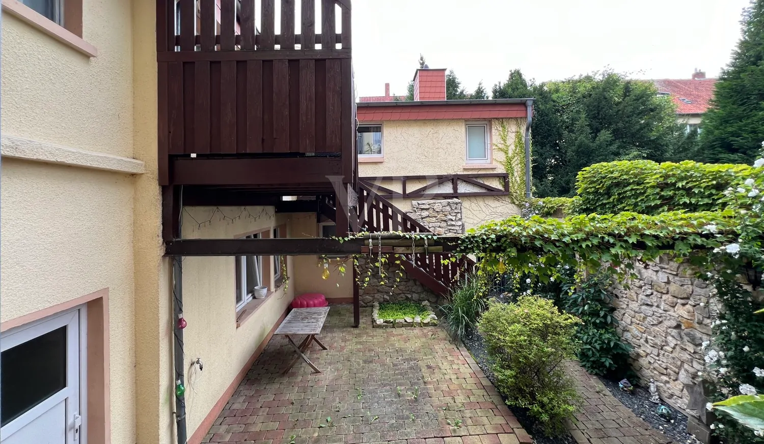 Innenhof mit Terrasse