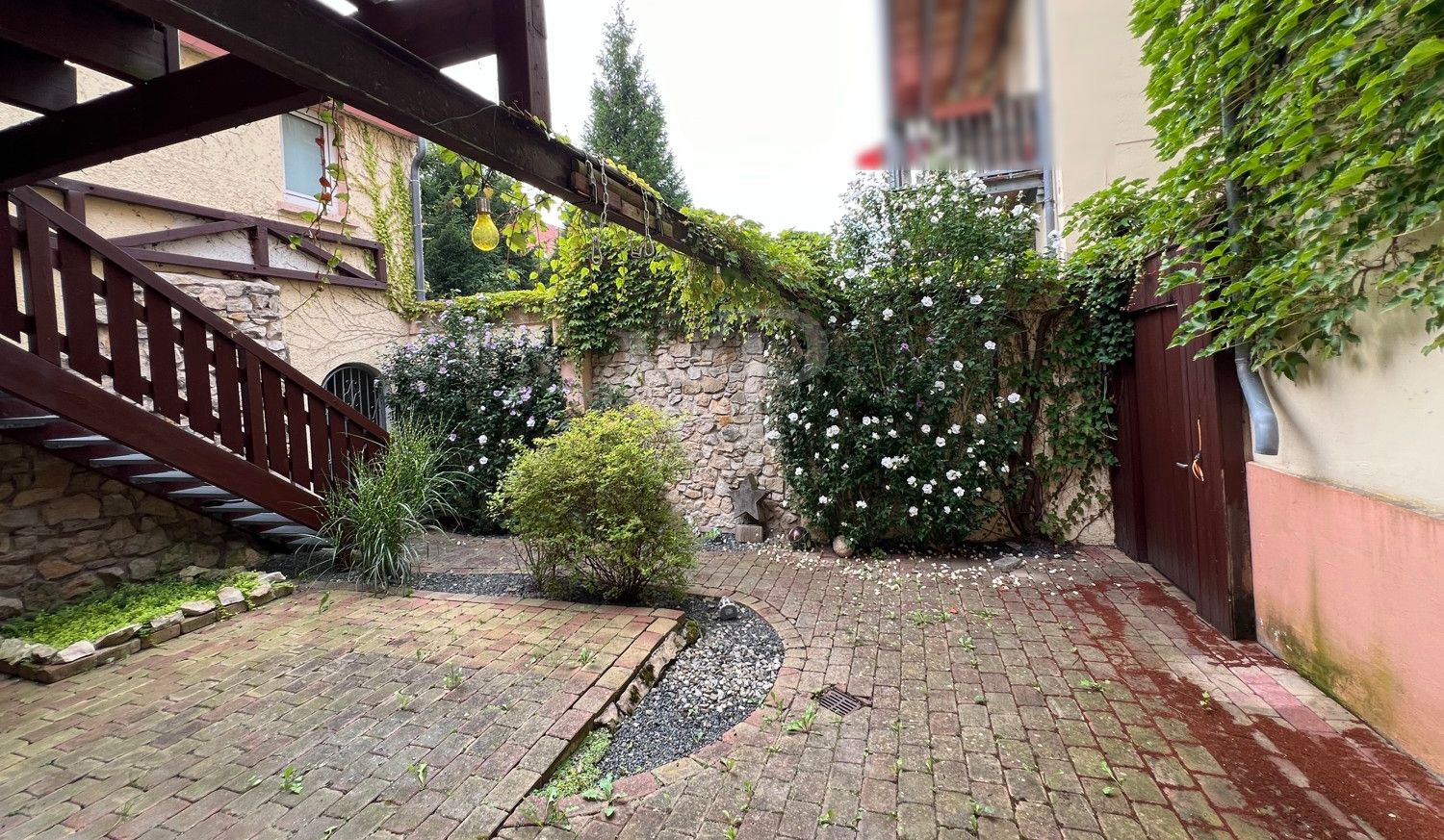Innenhof_Bild V_pix