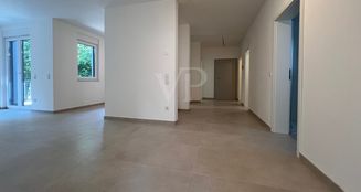 von_poll_real_estate_property_25241028_image_18
