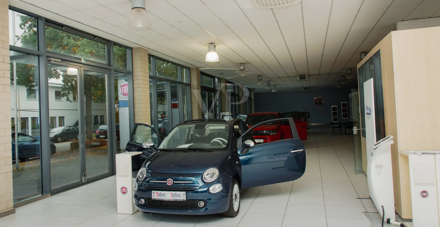 Ausstellungshalle links innen I