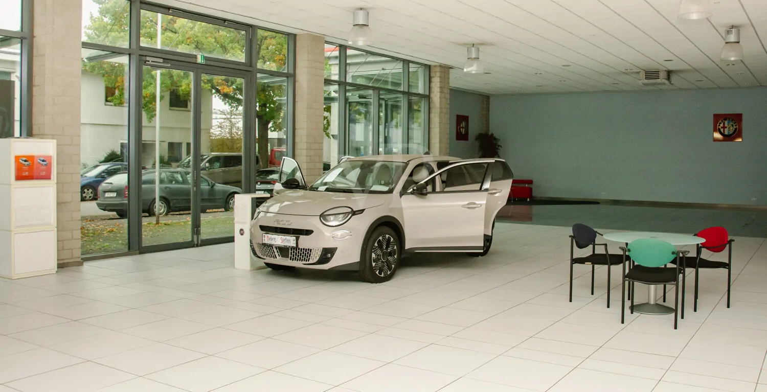 Ausstellungshalle links innen II