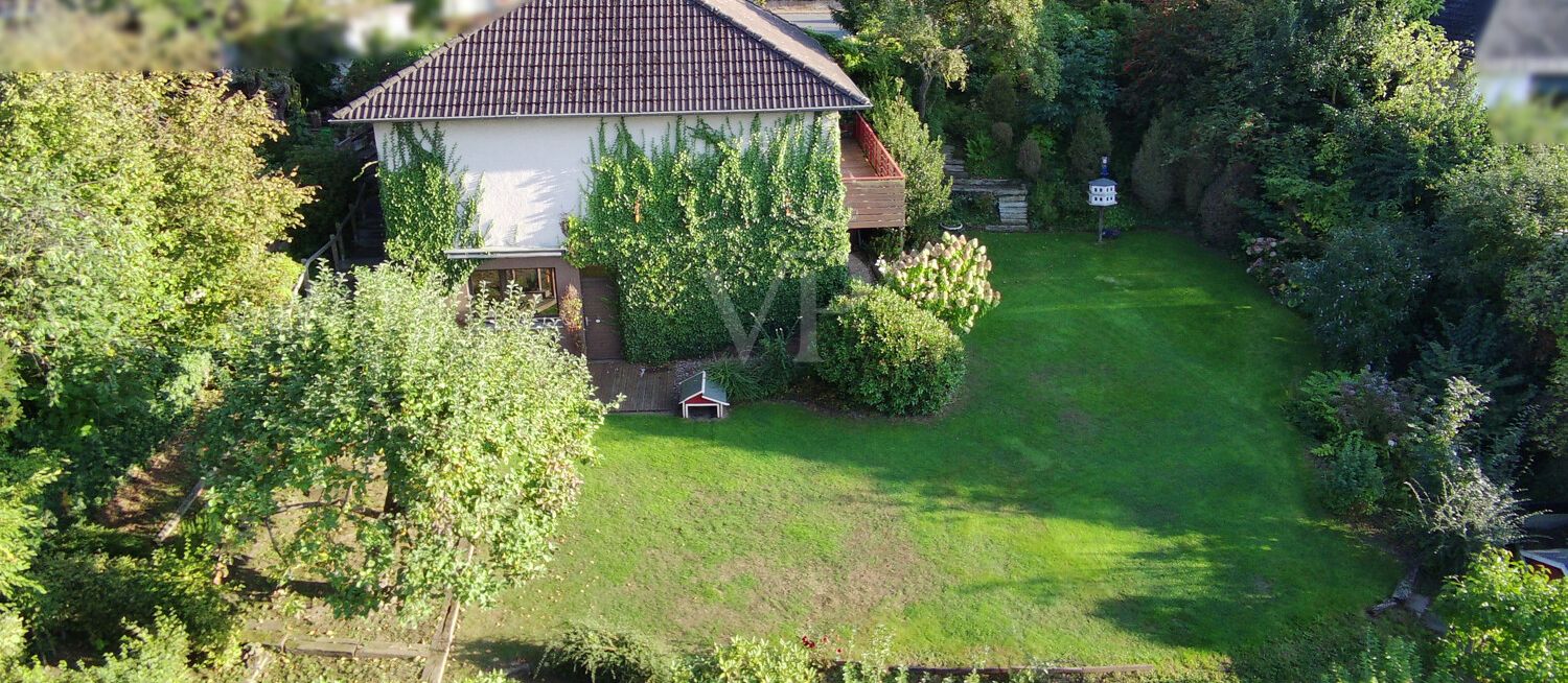 Familienfreundliches Einfamilienhaus auf einer Ebene, mit großem Garten und viel Potenzial