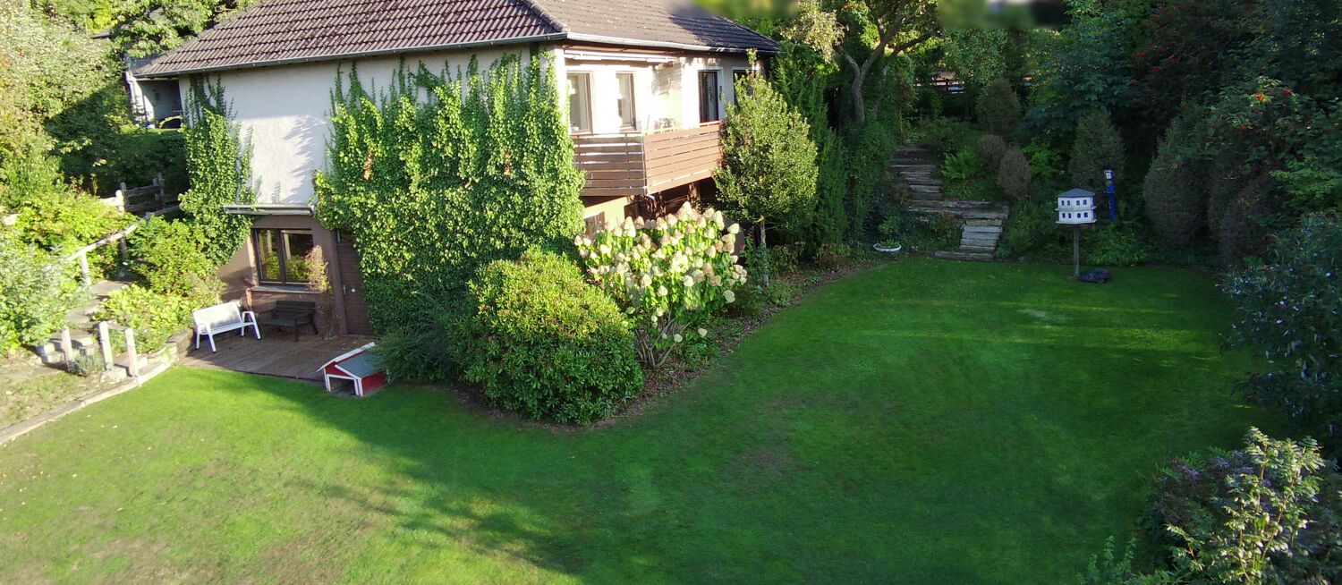Familienfreundliches Einfamilienhaus auf einer Ebene, mit großem Garten und viel Potenzial