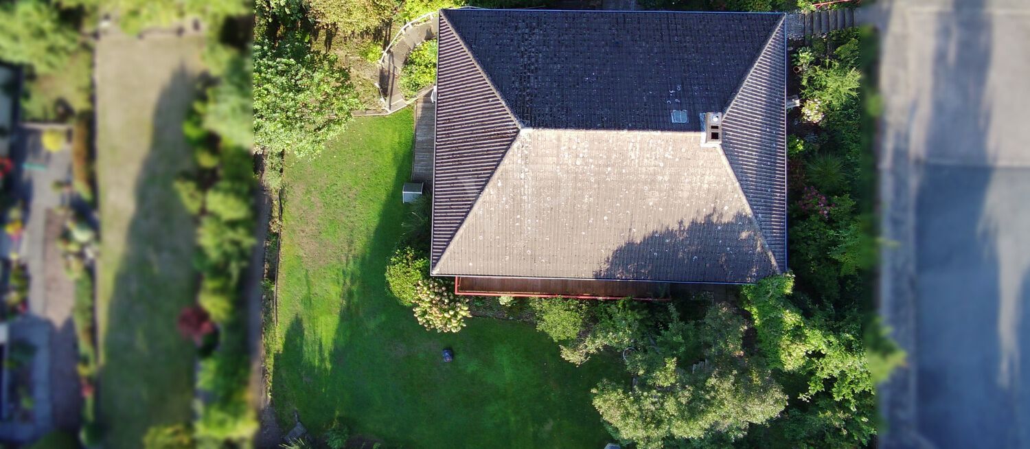 Familienfreundliches Einfamilienhaus auf einer Ebene, mit großem Garten und viel Potenzial