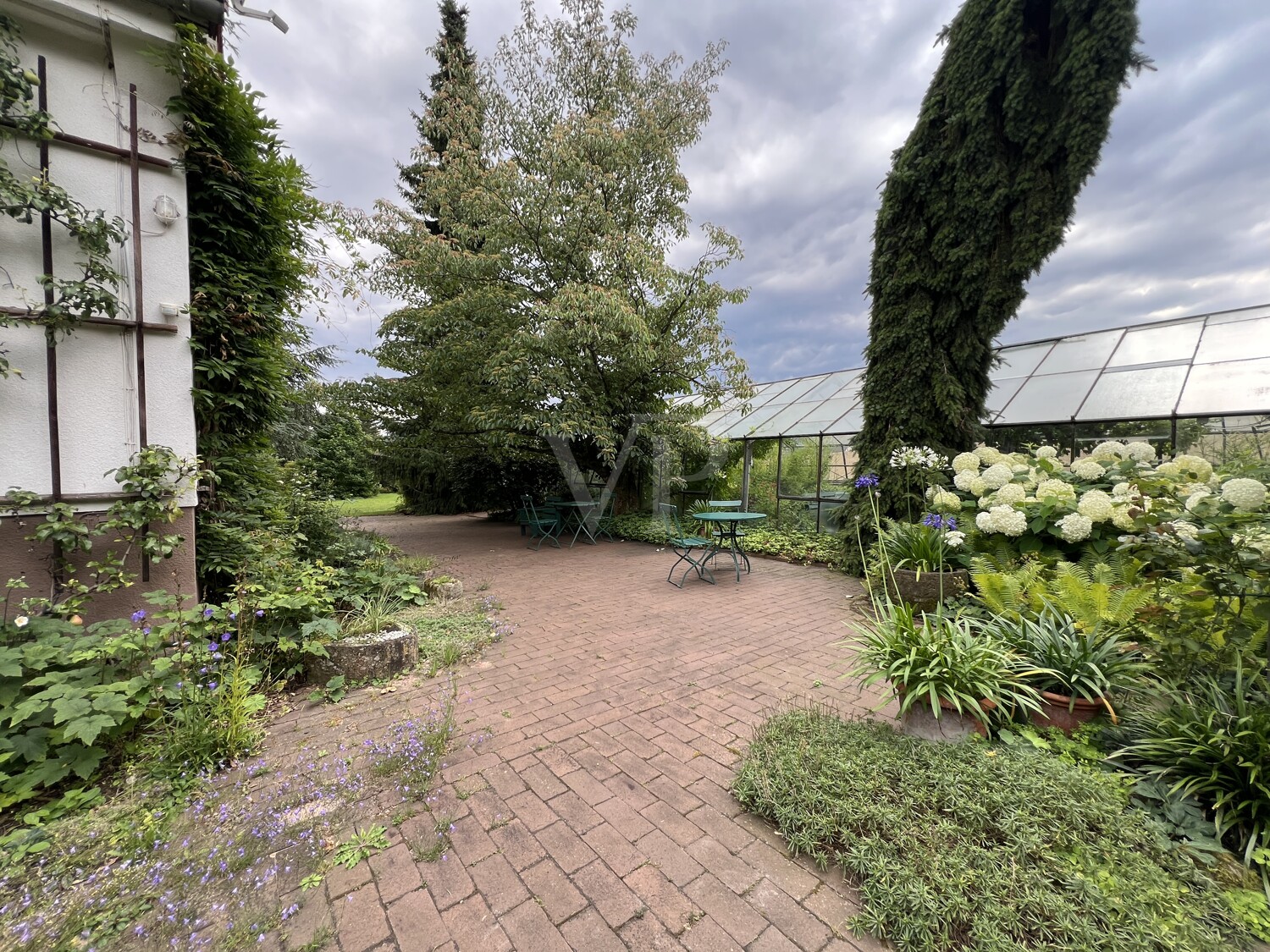 Liebhaber-Objekt in Hämelschenburg, 2 EFH mit großzügigem Gartenpark in Wandrandlage