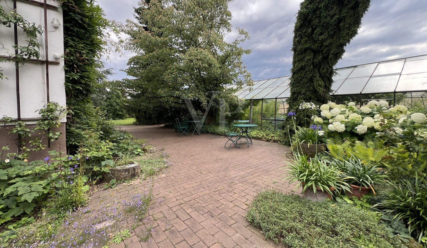 Liebhaber-Objekt in Hämelschenburg, 2 EFH mit großzügigem Gartenpark in Wandrandlage