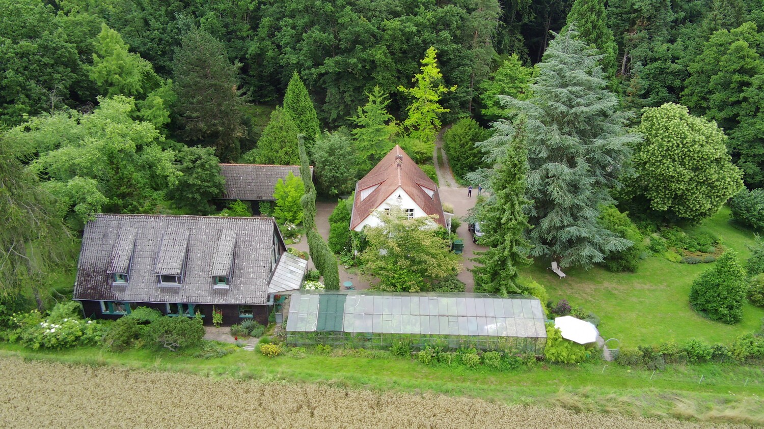 Haus Nr.6 links, rechts Haus Nr.6