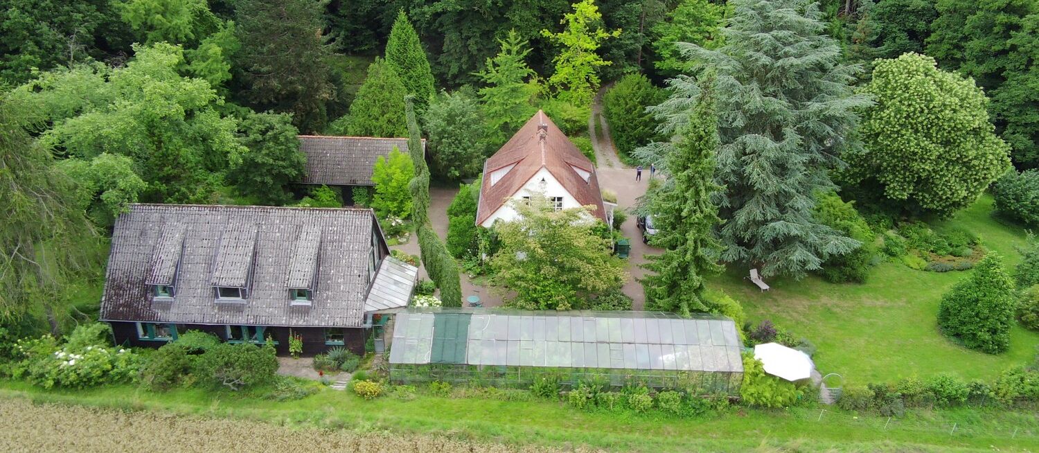 Haus Nr.6 links, rechts Haus Nr.6