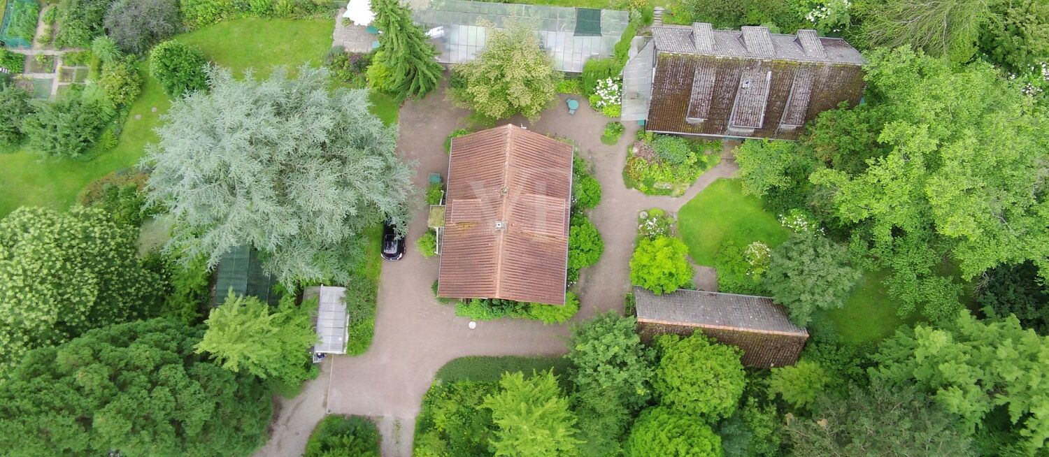 Liebhaber-Objekt in Hämelschenburg, 2 EFH mit großzügigem Gartenpark in Wandrandlage