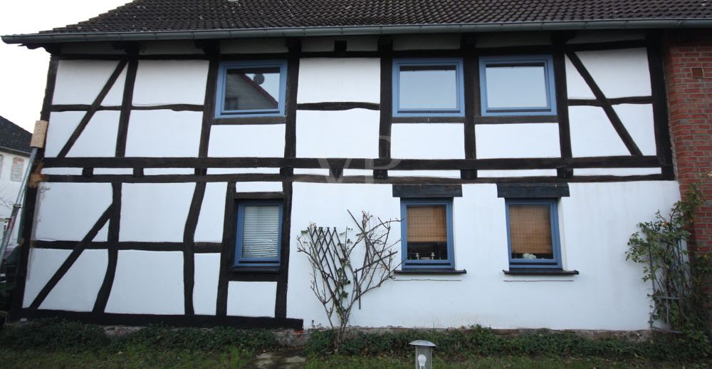 Fachwerkhaus Westansicht von der Einfahrt