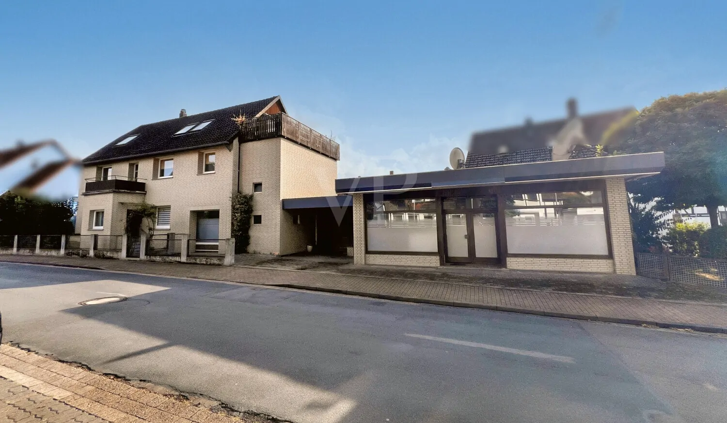 Haus und Gewerbeansicht