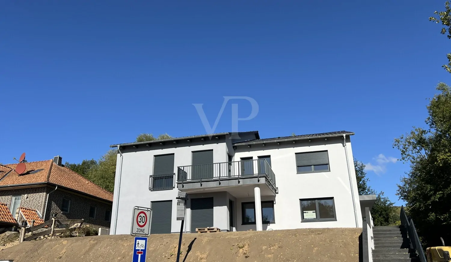 Eigentumswohnung im Erdgeschoss eines 4-Familienhauses (straßenabgewandt)