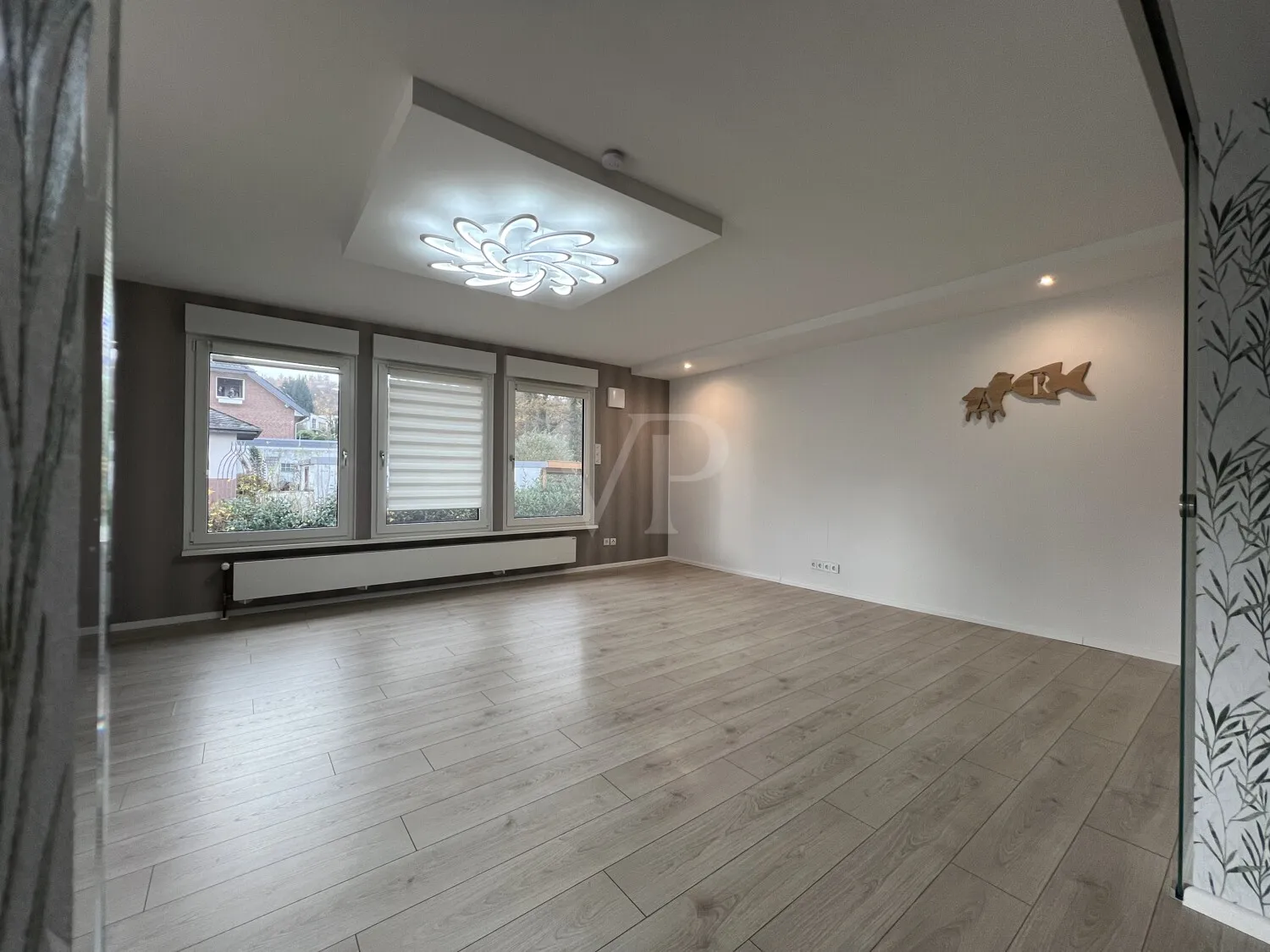 Detached house with granny flat in newly partially renovated condition