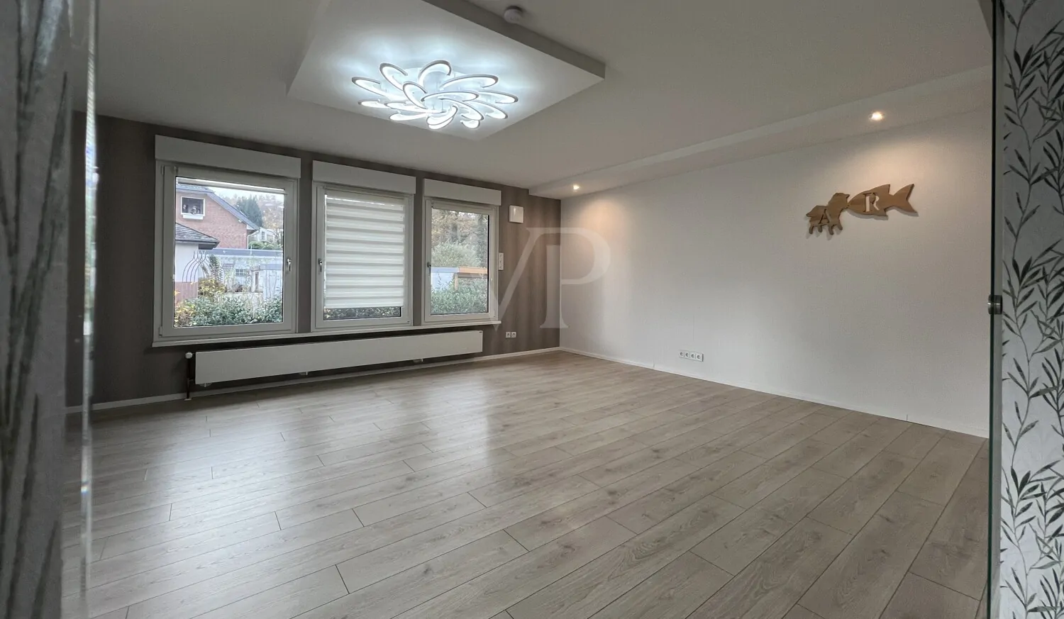 Einfamilienhaus mit Einliegerwohnung in frisch teilrenoviertem Zustand