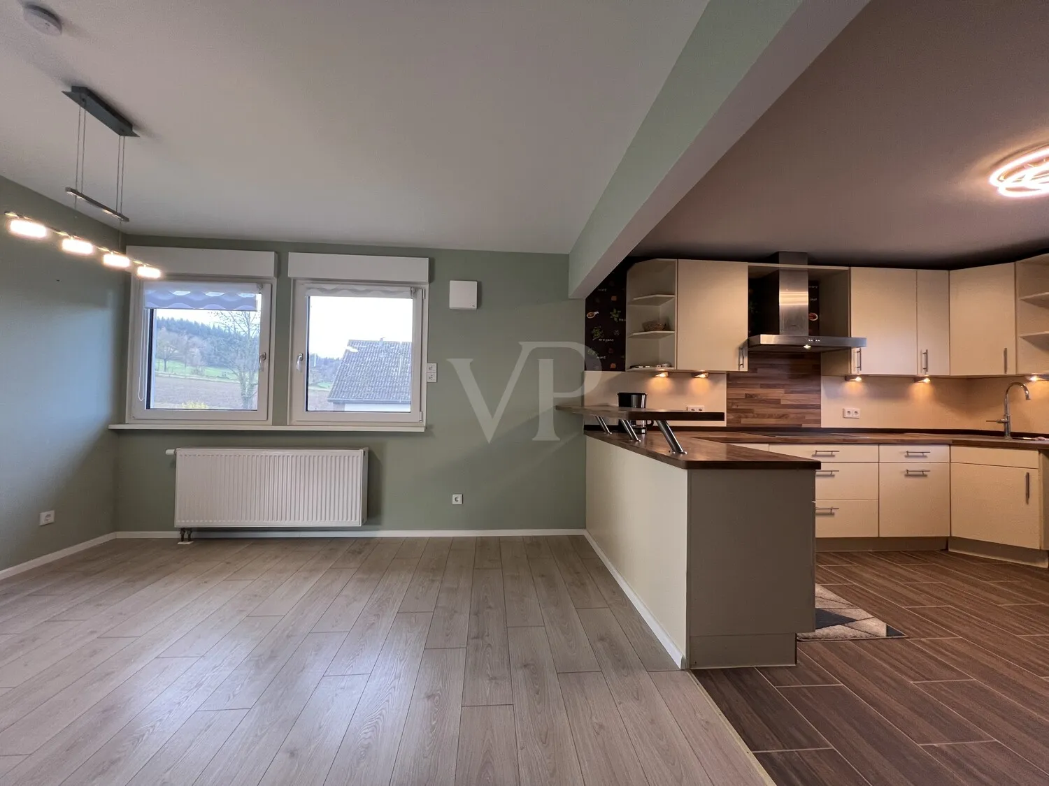 Detached house with granny flat in newly partially renovated condition