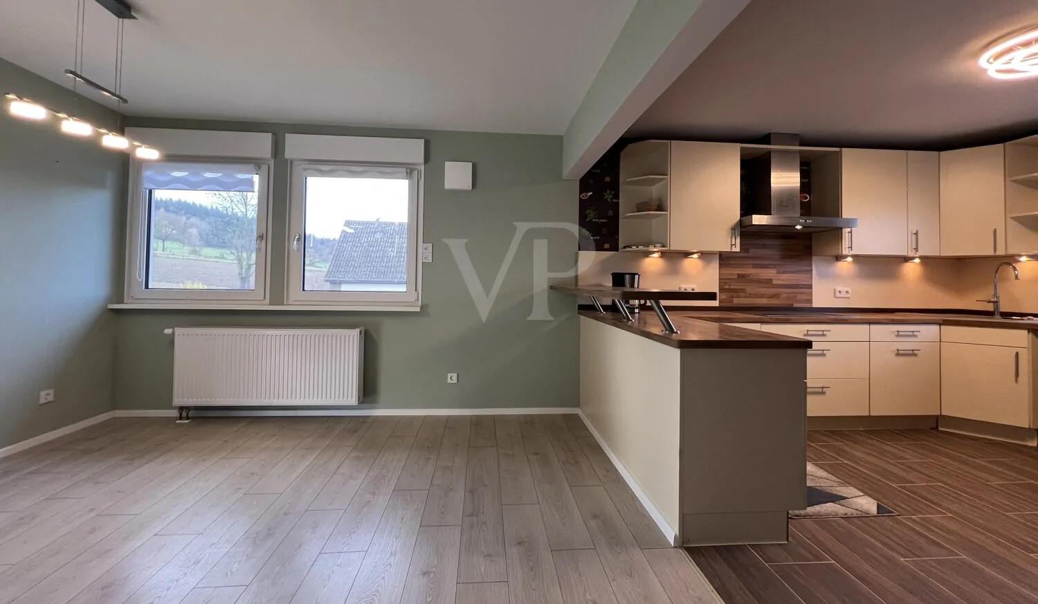 Einfamilienhaus mit Einliegerwohnung in frisch teilrenoviertem Zustand