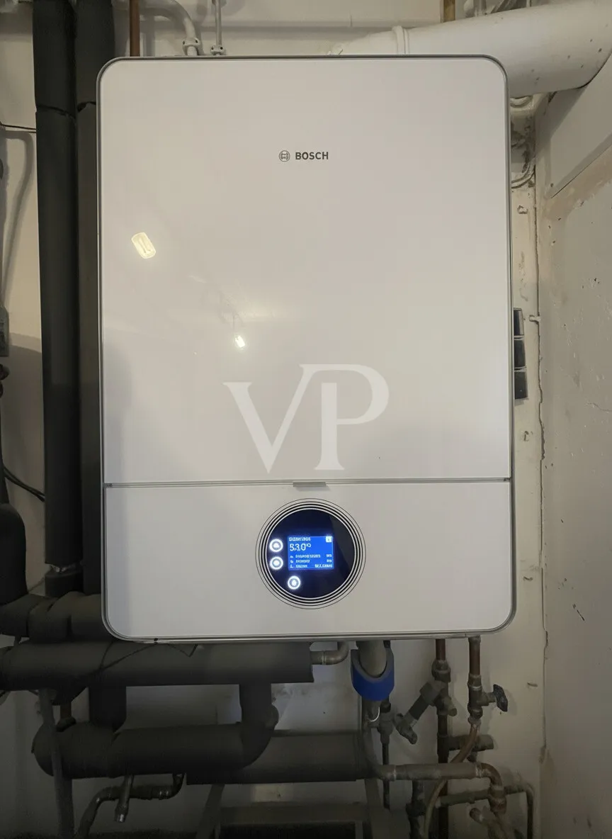 Detached house with granny flat in newly partially renovated condition