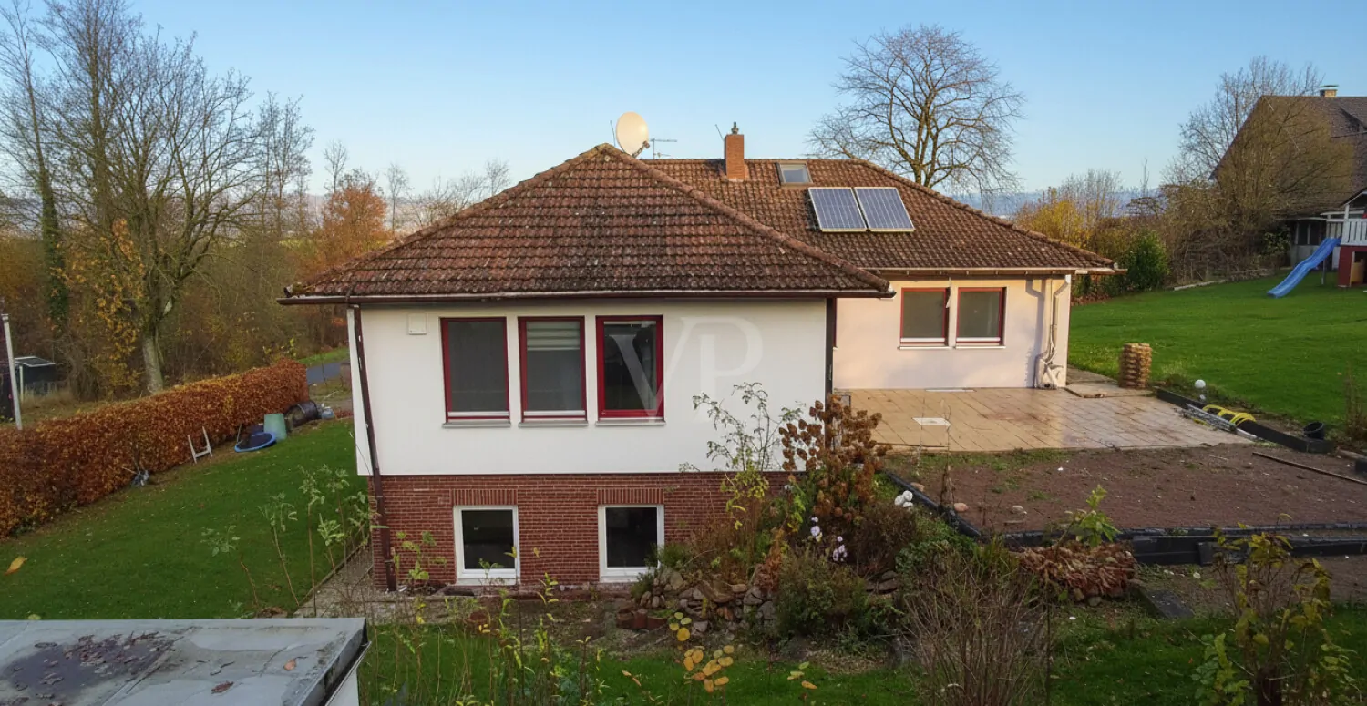 Einfamilienhaus mit Einliegerwohnung in frisch teilrenoviertem Zustand