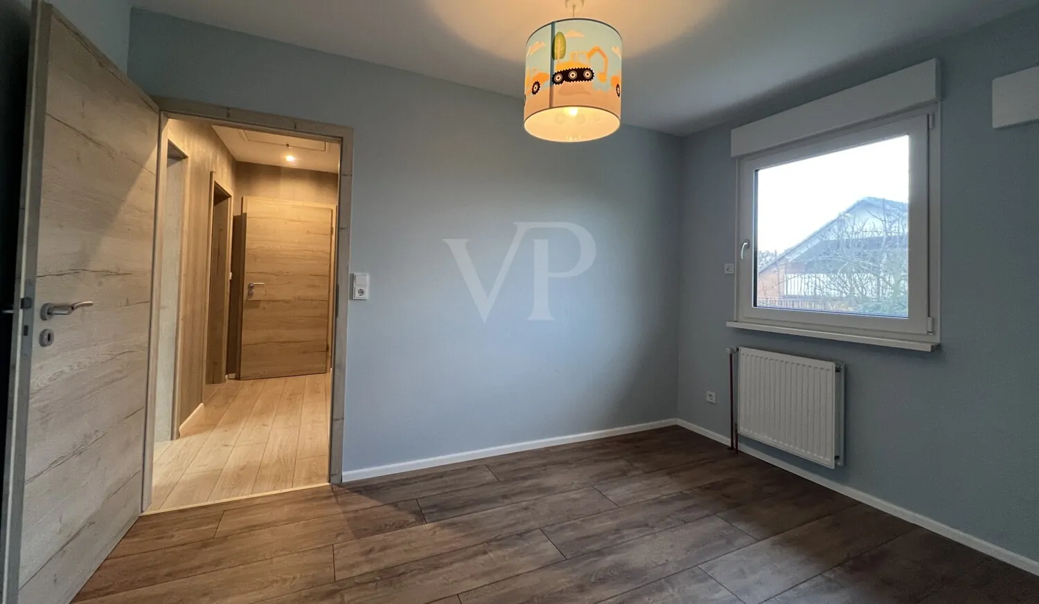 Einfamilienhaus mit Einliegerwohnung in frisch teilrenoviertem Zustand