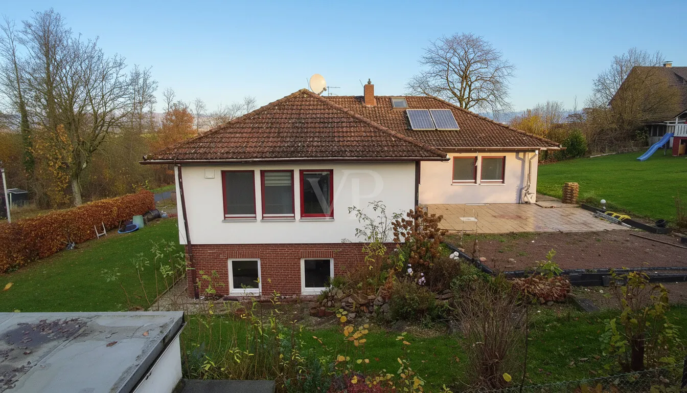 Detached house with granny flat in newly partially renovated condition