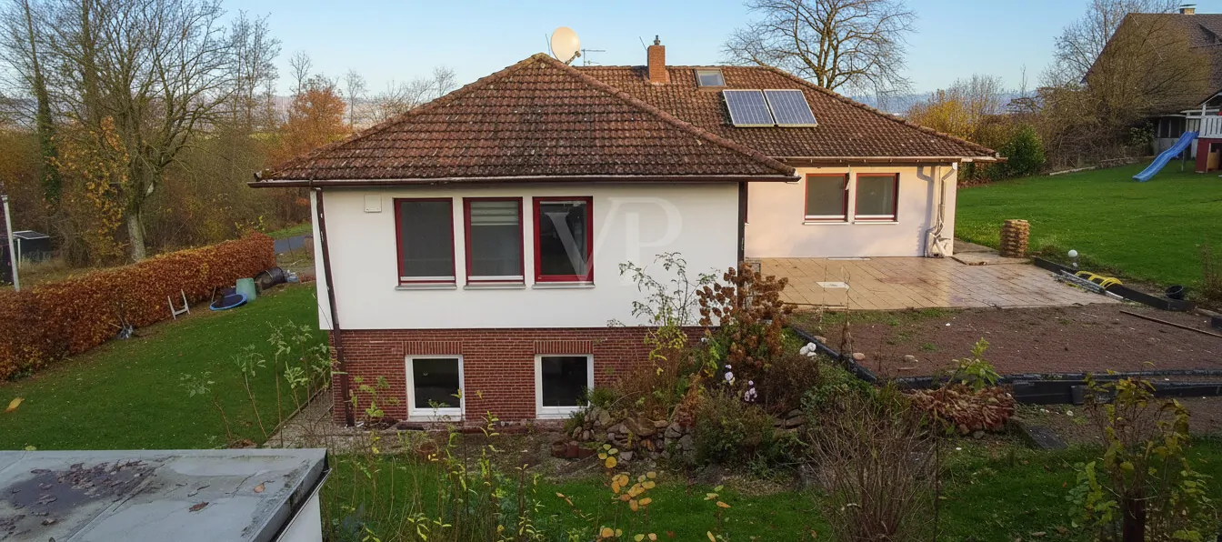 Einfamilienhaus mit Einliegerwohnung in frisch teilrenoviertem Zustand