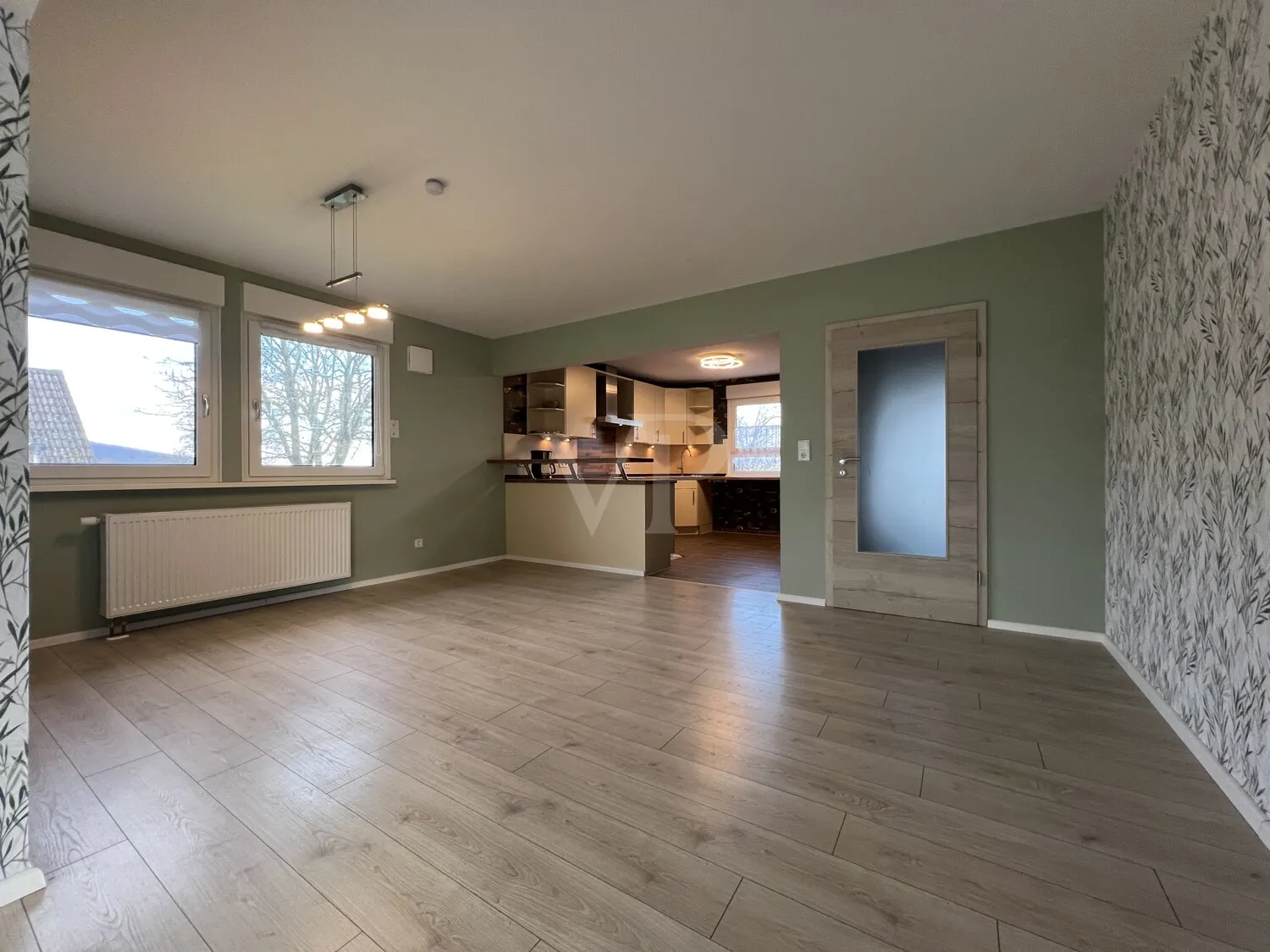 Detached house with granny flat in newly partially renovated condition