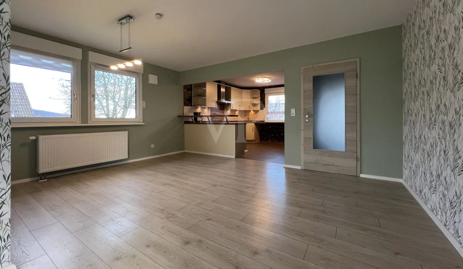 Einfamilienhaus mit Einliegerwohnung in frisch teilrenoviertem Zustand