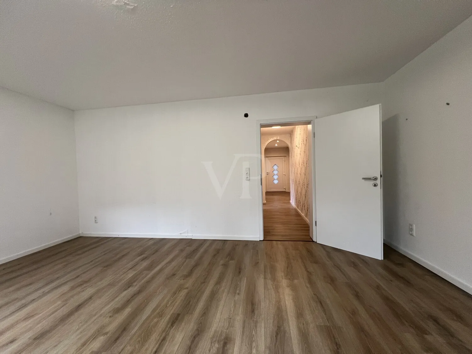 Detached house with granny flat in newly partially renovated condition