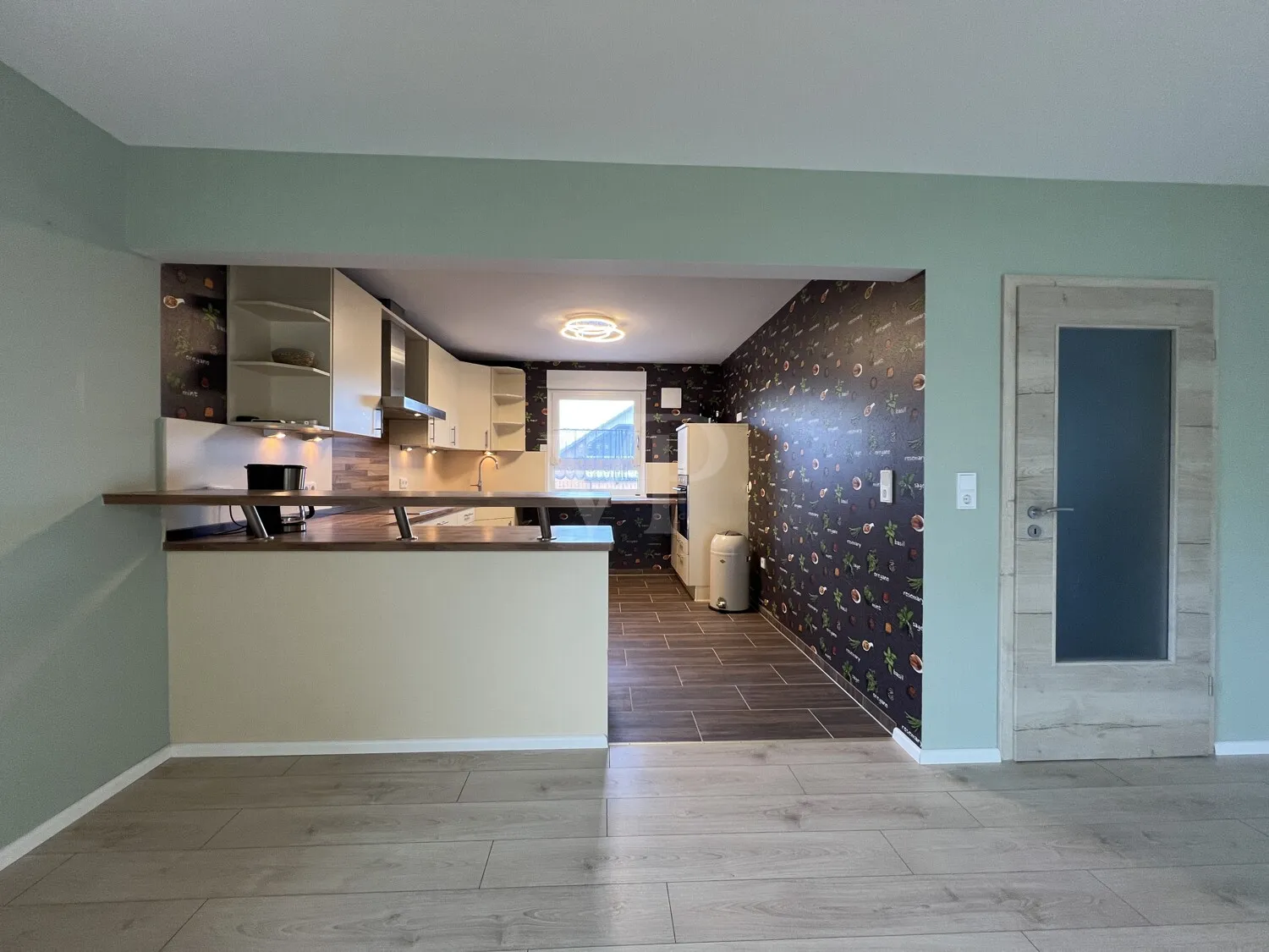 Detached house with granny flat in newly partially renovated condition