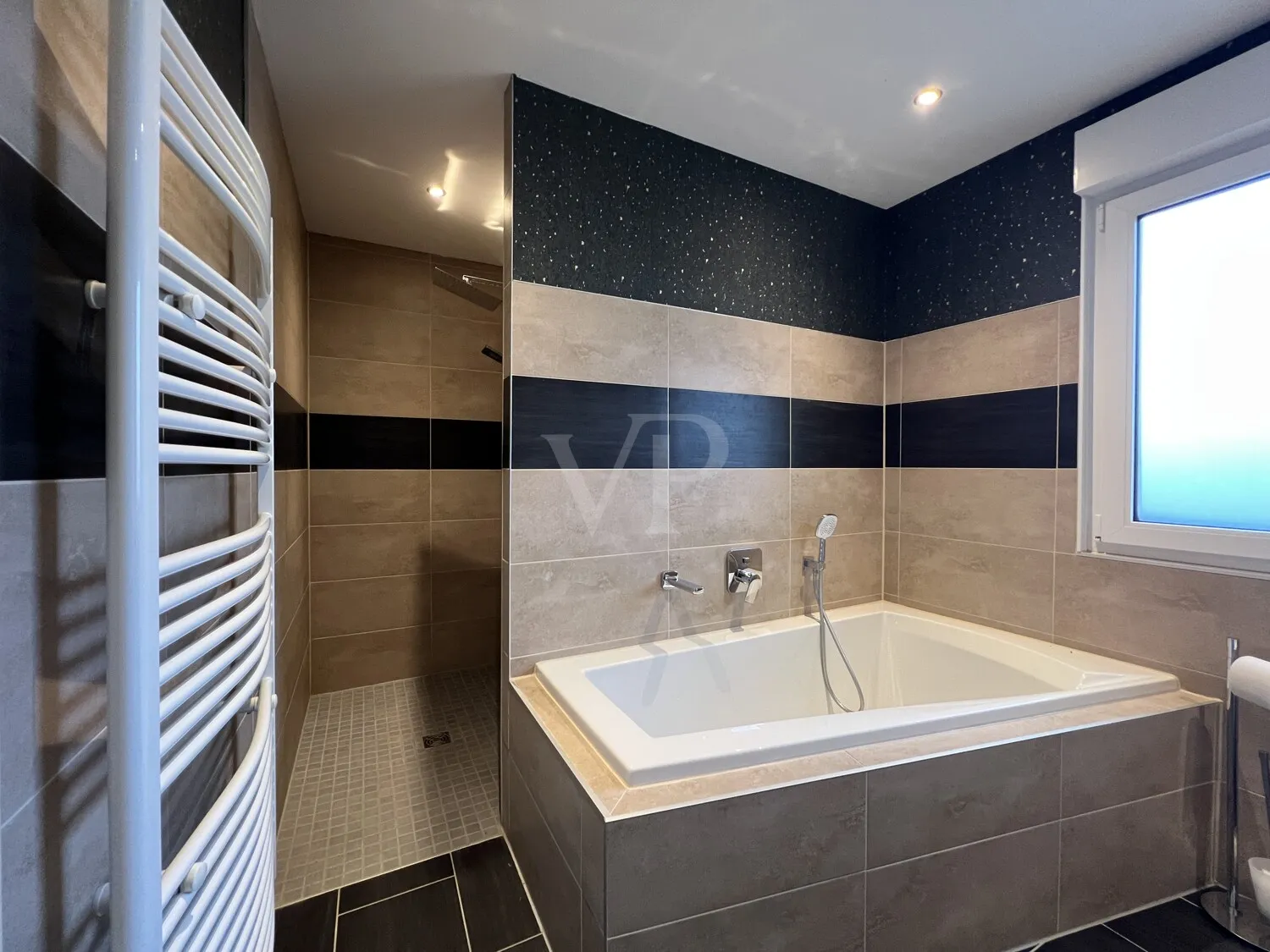 Detached house with granny flat in newly partially renovated condition