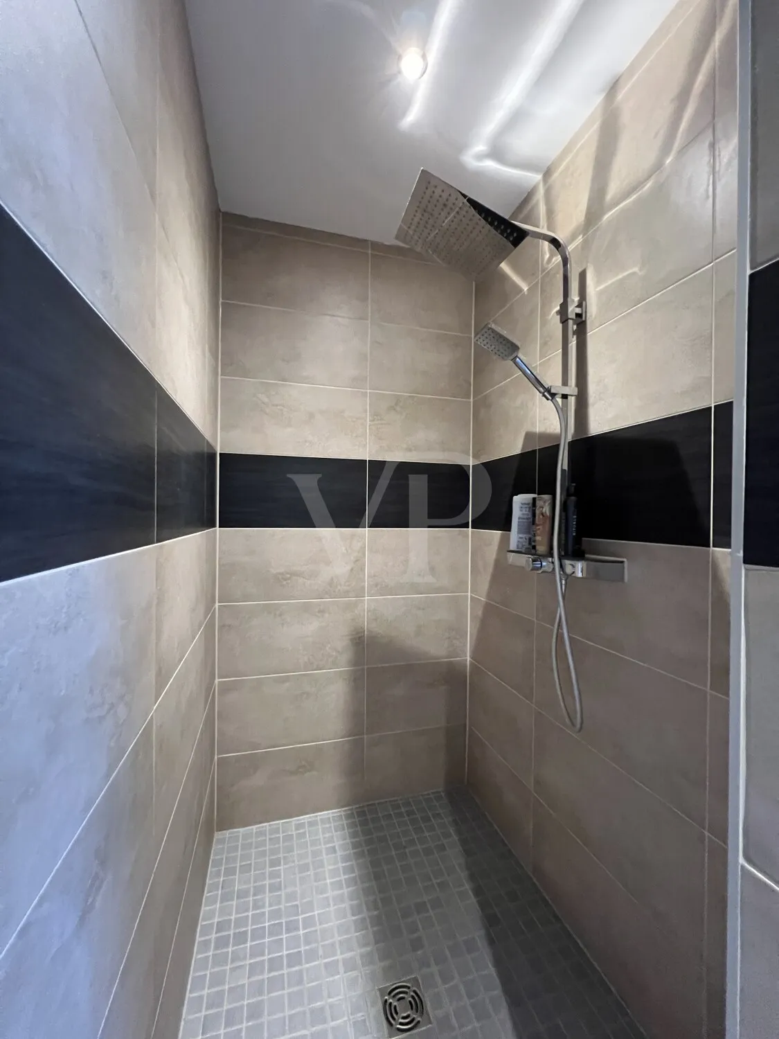 Detached house with granny flat in newly partially renovated condition