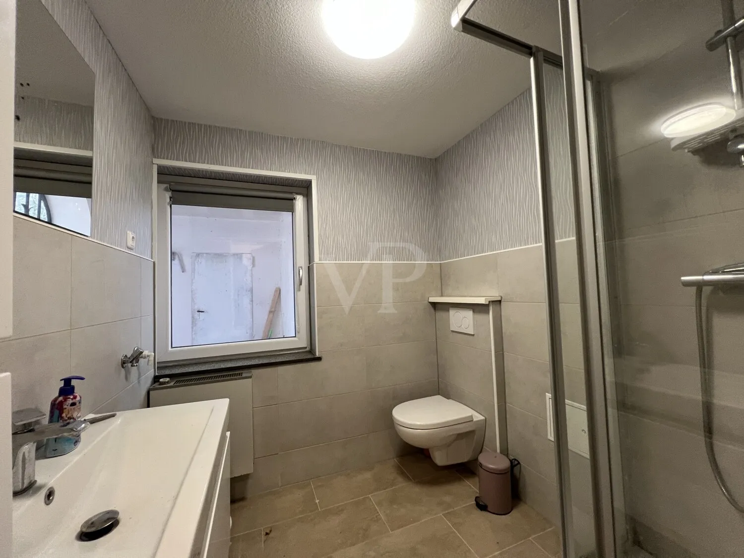 Detached house with granny flat in newly partially renovated condition