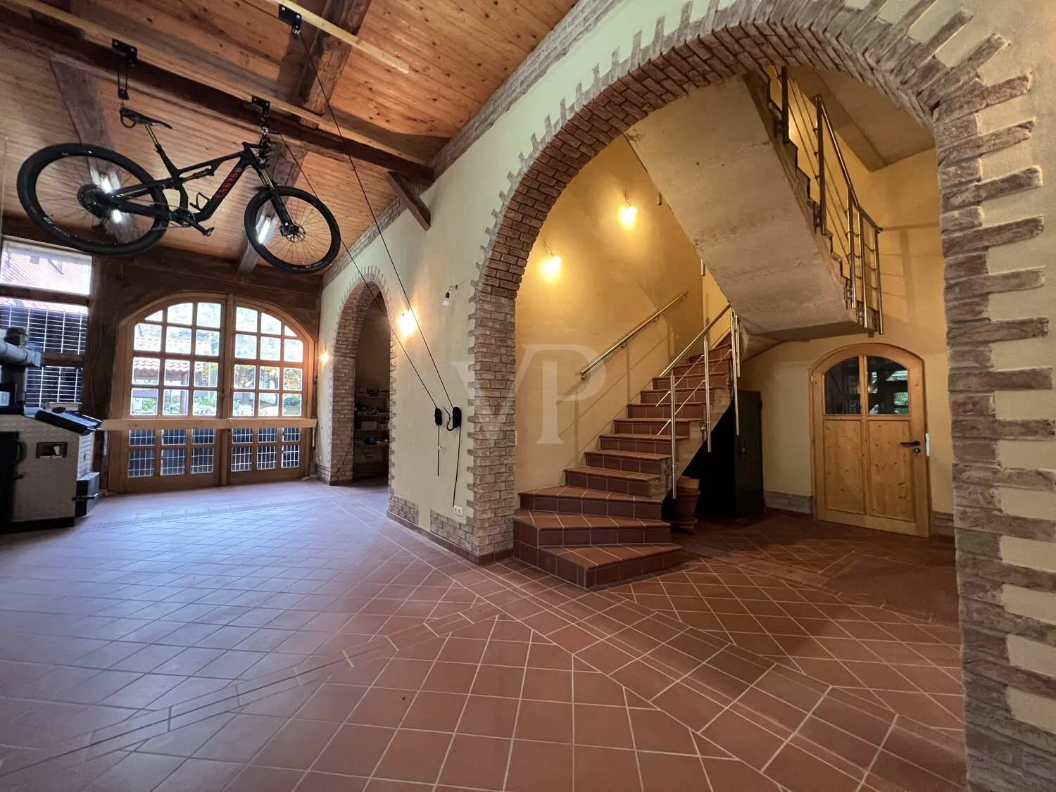 Weitläufiges Gebäude-Ensemble mit vielseitigen Möglichkeiten für Visionäre; Fokus Fachwerkhaus