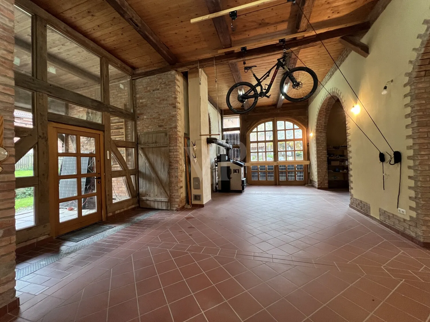 Weitläufiges Gebäude-Ensemble mit vielseitigen Möglichkeiten für Visionäre; Fokus Fachwerkhaus