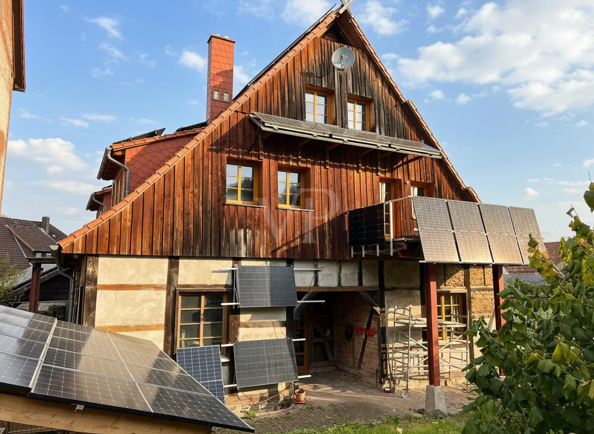Weitläufiges Gebäude-Ensemble mit vielseitigen Möglichkeiten für Visionäre; Fokus Fachwerkhaus