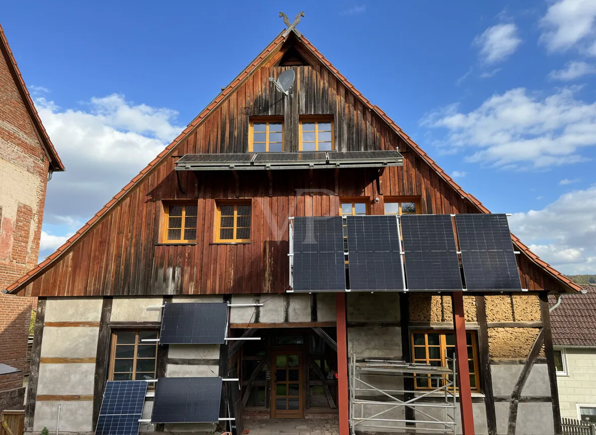 Weitläufiges Gebäude-Ensemble mit vielseitigen Möglichkeiten für Visionäre; Fokus Fachwerkhaus