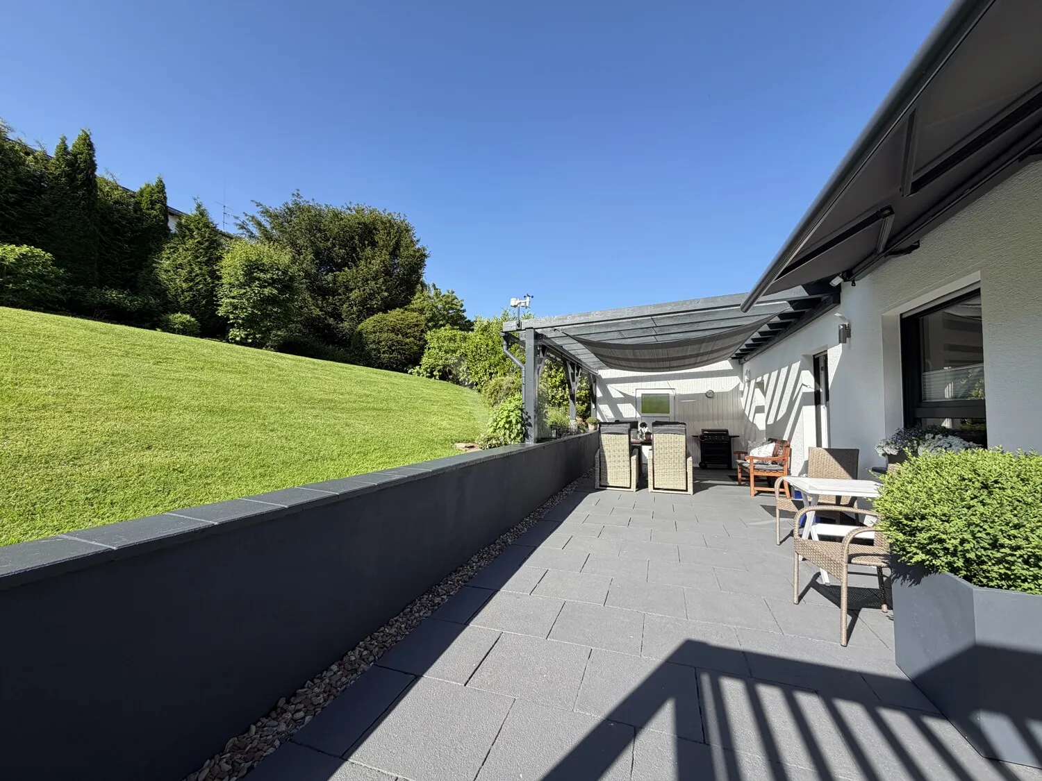 Modernisierter Bungalow in ruhiger Lage und großzügiger Terrasse zum Genießen